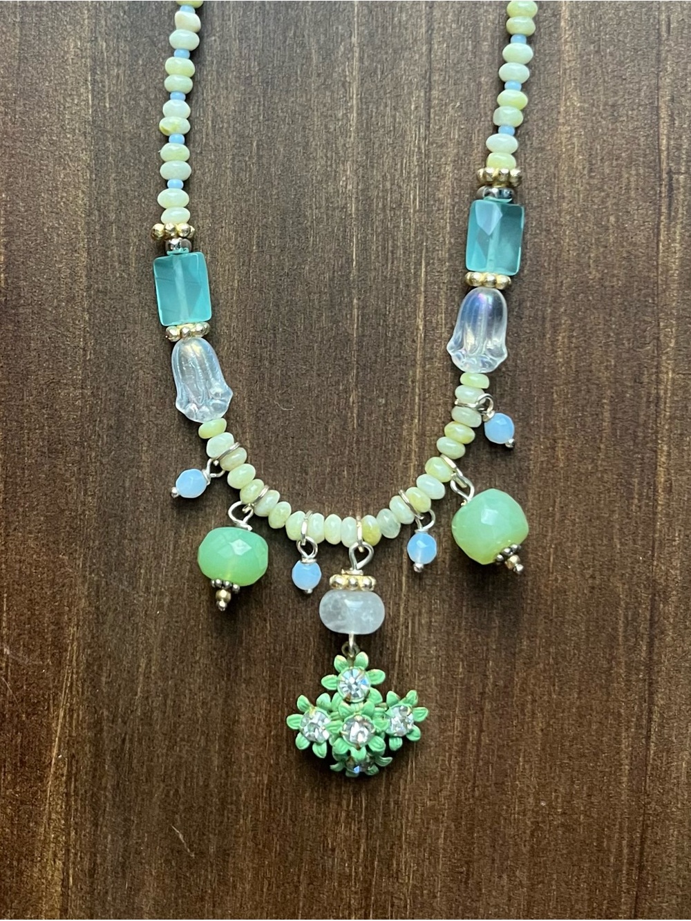 NWOT gorgeous, lemon Jade necklace with vintage charms